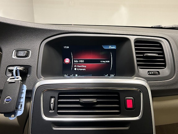 Volvo V60 Cross Country 19 of 25