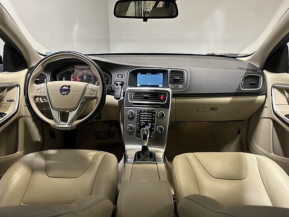 Volvo V60 Cross Country 11 of 25