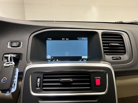 Volvo V60 Cross Country 17 of 25
