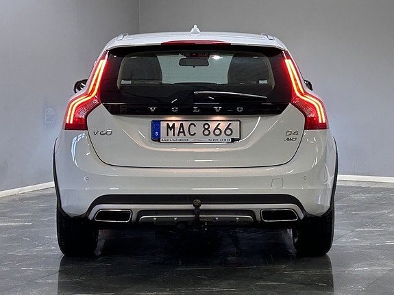 Volvo V60 Cross Country 7 of 25