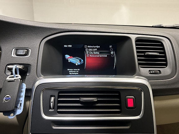 Volvo V60 Cross Country 18 of 25