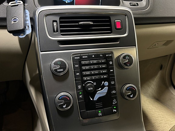 Volvo V60 Cross Country 21 of 25
