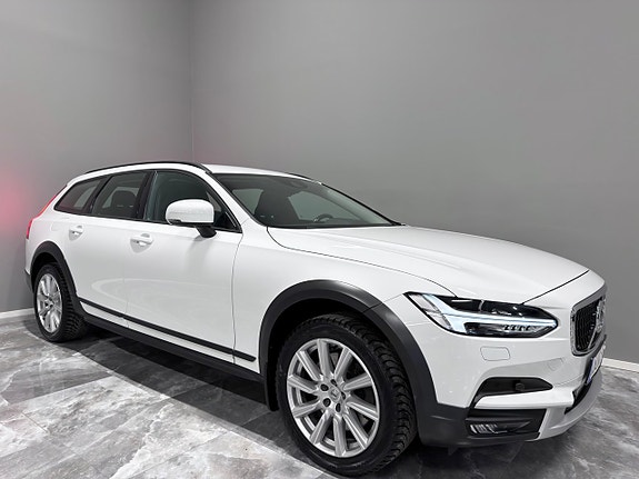 Volvo V90 Cross Country 10 of 29