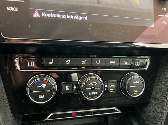 Volkswagen Passat 23 of 30