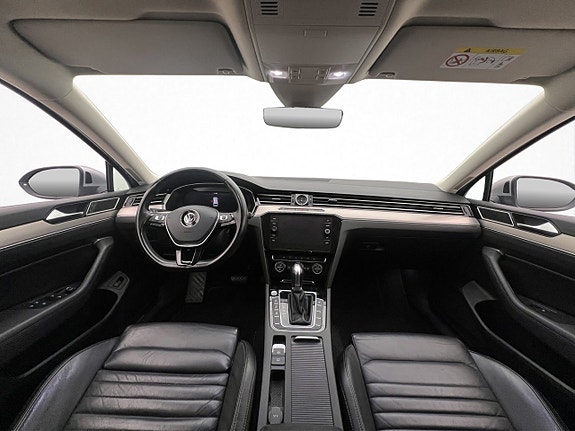 Volkswagen Passat 14 of 30