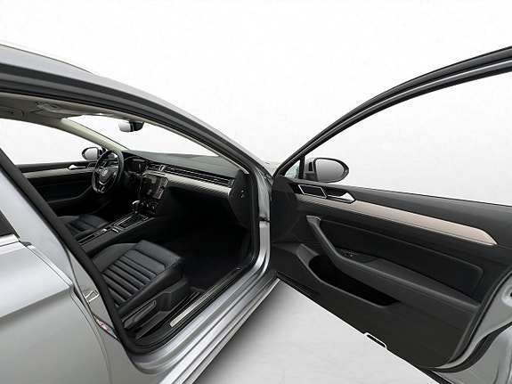 Volkswagen Passat 27 of 30