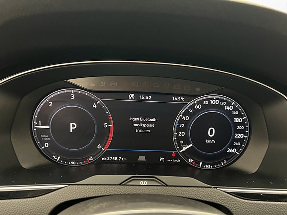 Volkswagen Passat 18 of 30