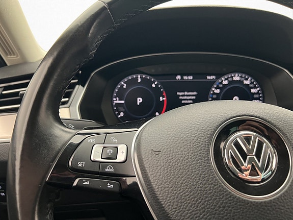 Volkswagen Passat 17 of 30