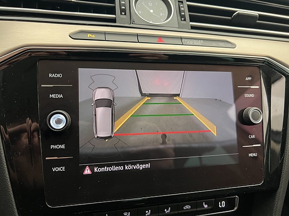 Volkswagen Passat 21 of 30