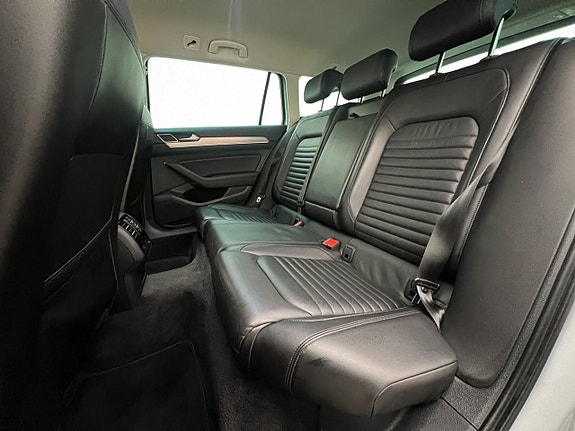 Volkswagen Passat 28 of 30