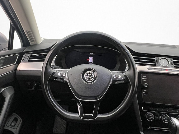 Volkswagen Passat 15 of 30