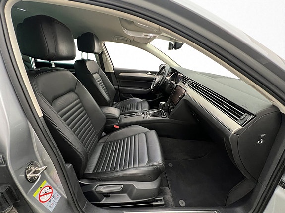 Volkswagen Passat 26 of 30