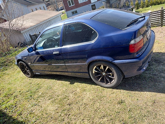 BMW 318i 3 of 5