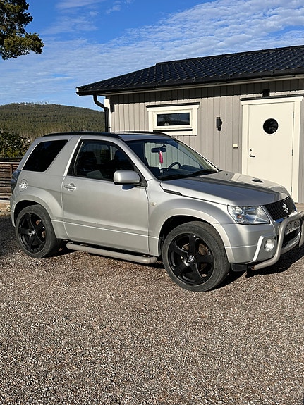 Suzuki Grand Vitara 4 of 12