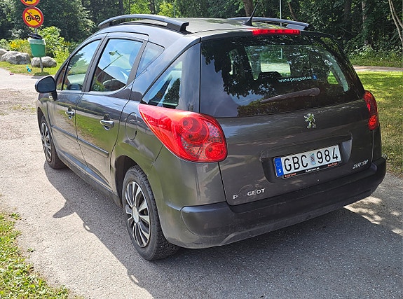 Peugeot 207 SW 4 of 5