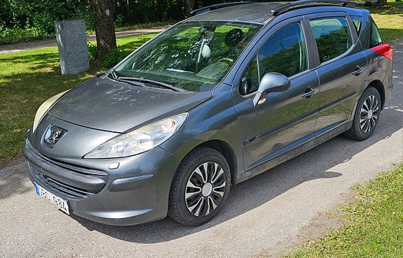 Peugeot 207 SW 2 of 5