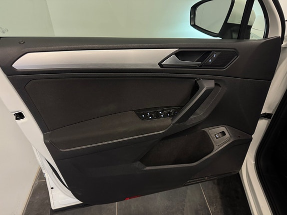 Volkswagen Tiguan 10 of 27