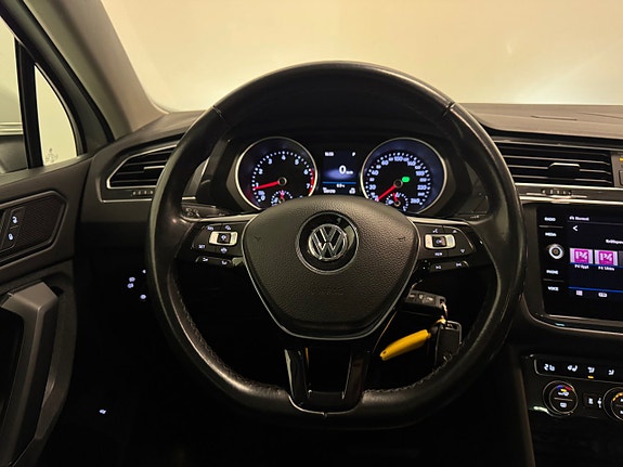 Volkswagen Tiguan 16 of 27
