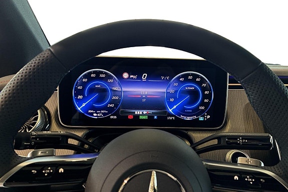 Mercedes-Benz EQE350+ 7 of 14