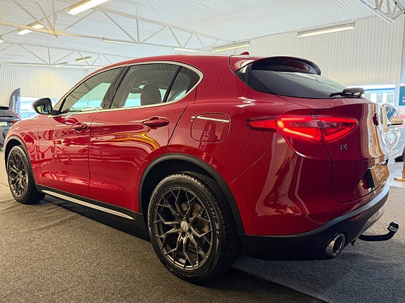 Alfa Romeo Stelvio 4 of 5