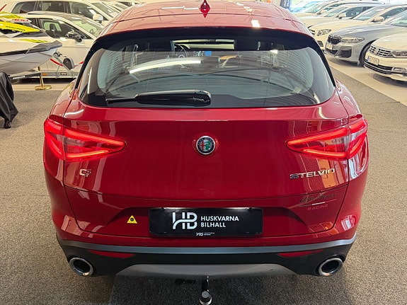 Alfa Romeo Stelvio 5 of 5