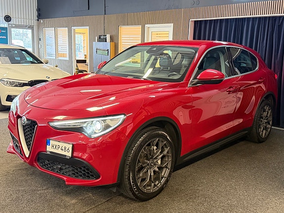 Alfa Romeo Stelvio 3 of 5