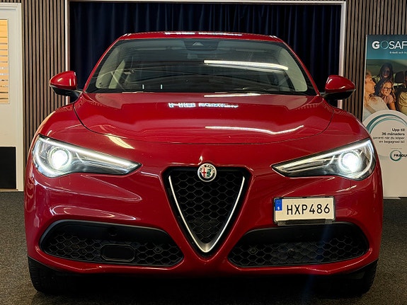 Alfa Romeo Stelvio 2 of 5