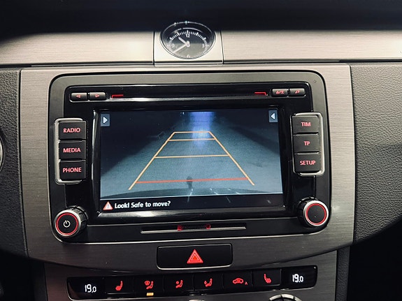 Volkswagen Passat 20 of 24