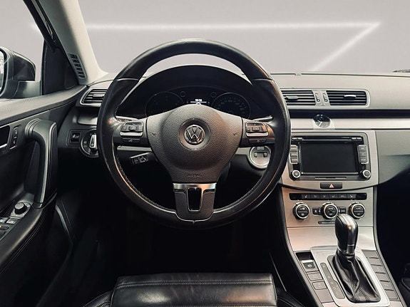 Volkswagen Passat 15 of 24