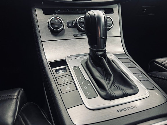 Volkswagen Passat 16 of 24