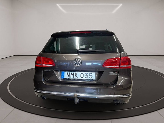 Volkswagen Passat 11 of 24