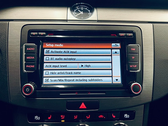 Volkswagen Passat 19 of 24