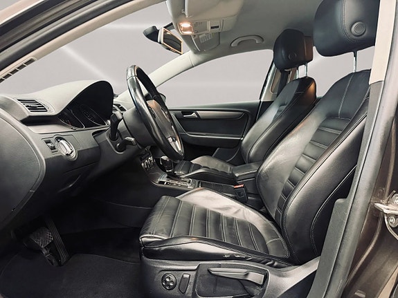 Volkswagen Passat 12 of 24