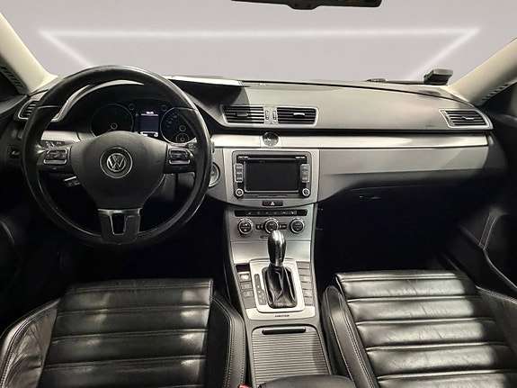 Volkswagen Passat 14 of 24