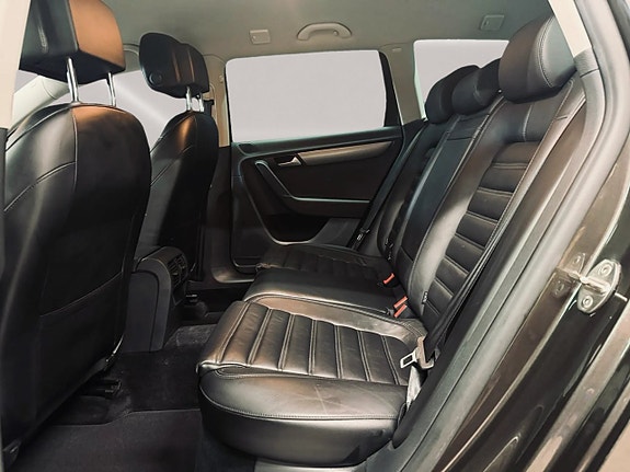 Volkswagen Passat 13 of 24