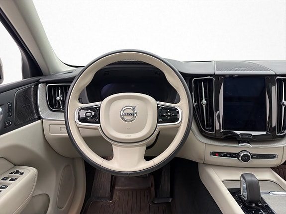 Volvo XC60 14 of 30