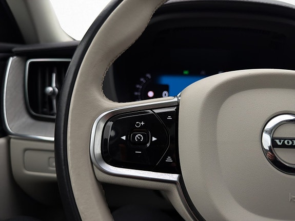 Volvo XC60 15 of 30