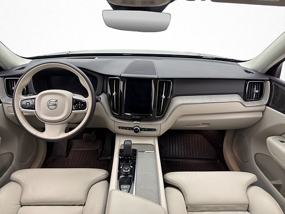 Volvo XC60 13 of 30
