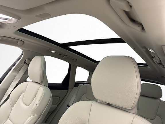 Volvo XC60 12 of 30