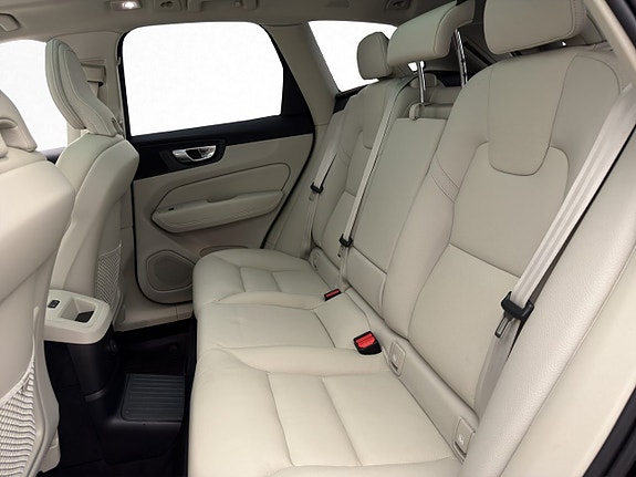 Volvo XC60 27 of 30