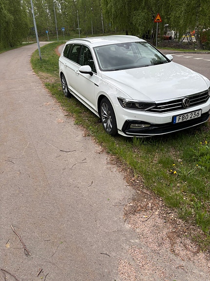 Volkswagen Passat 2 of 5