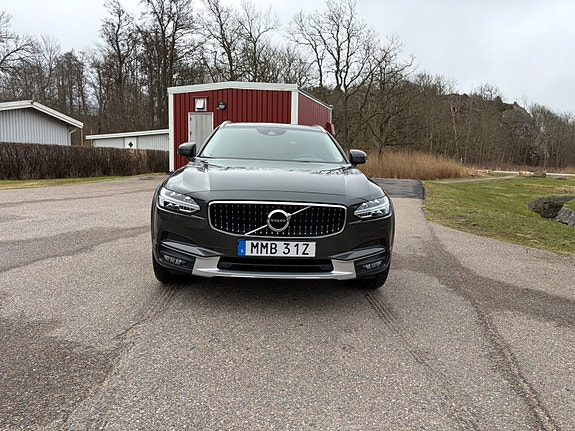 Volvo V90 Cross Country 3 of 5