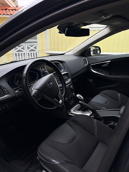 Volvo V40 11 of 13