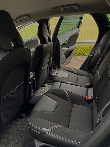 Volvo V40 12 of 13