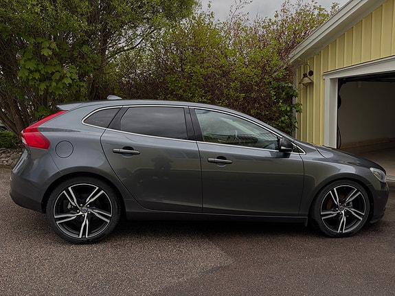 Volvo V40 4 of 13