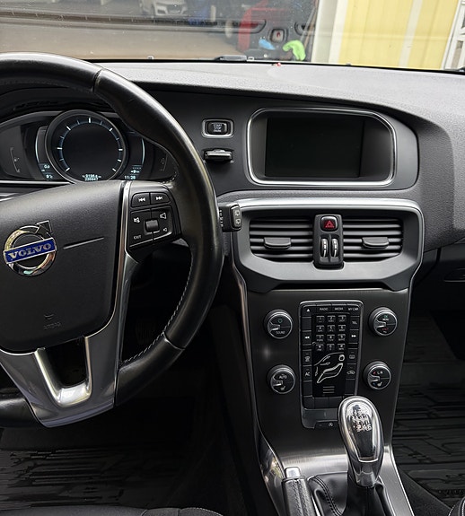 Volvo V40 2 of 13