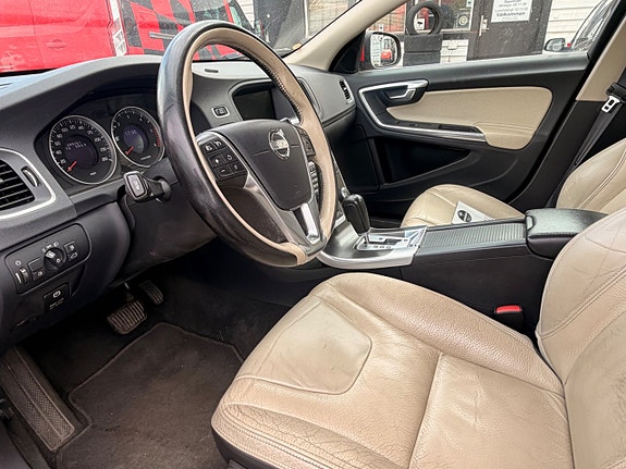 Volvo V60 10 of 25