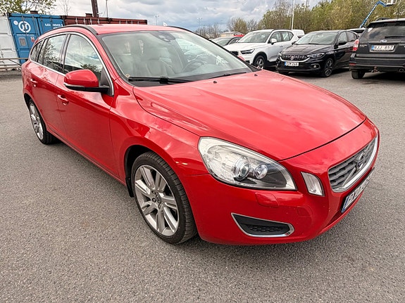 Volvo V60 2 of 25