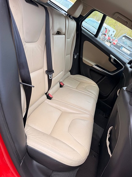 Volvo V60 13 of 25
