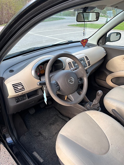 Nissan Micra 2 of 5
